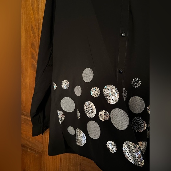 Susan Graver Black Silver Sequin Button Up Blouse Size Medium - Picture 6 of 10